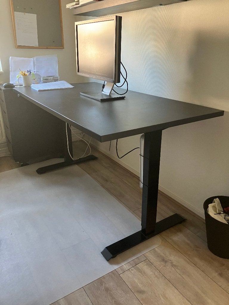 Bureau, hoogte electrisch verstelbaar, Ophalen, 150 cm, Zo goed als nieuw, Overige merken