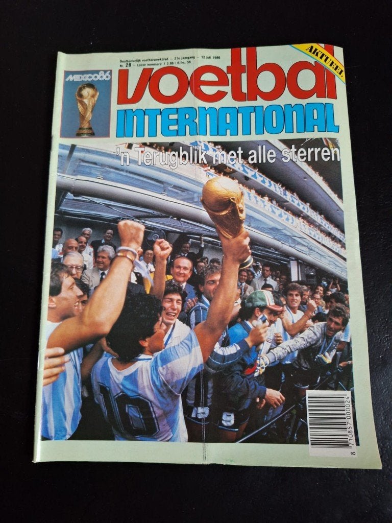 VI Magazine 1986 - Terugblik WK 1986 (+ poster Maradona), Ophalen of Verzenden, Zo goed als nieuw, Buitenlandse clubs, Boek of Tijdschrift