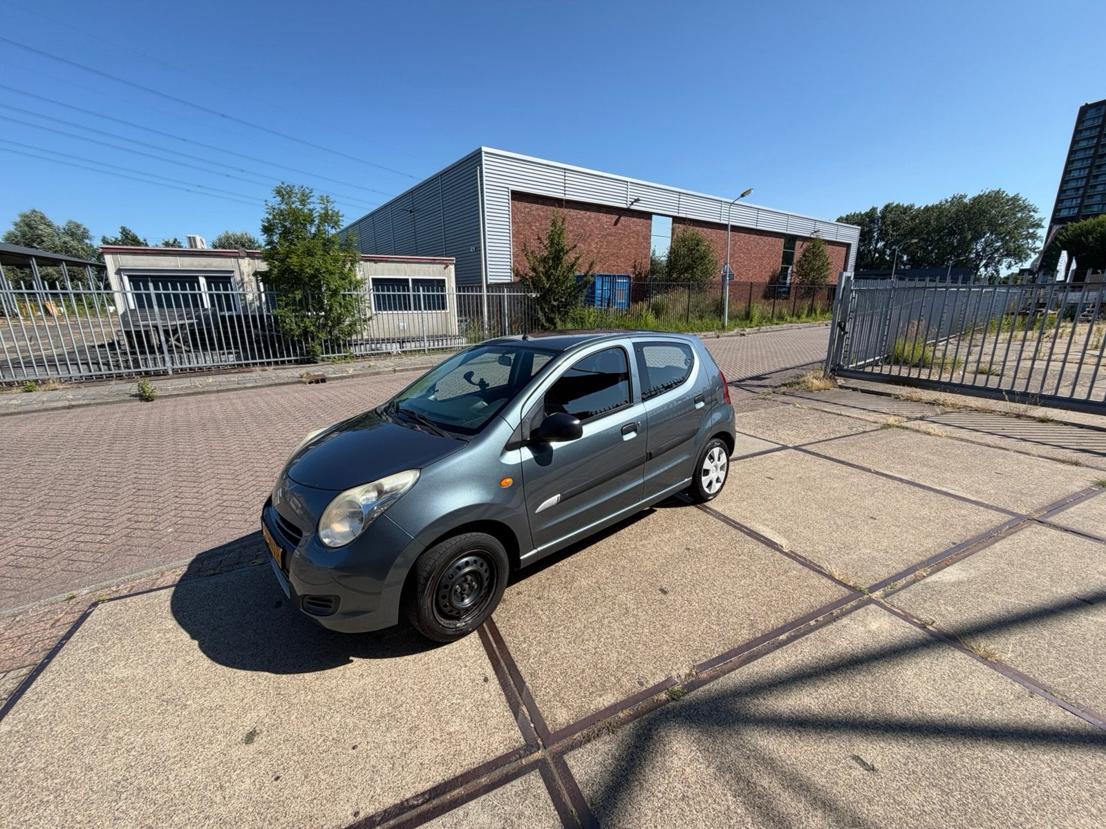 Suzuki Alto 1.0 2010 Grijs, Auto's, Voorwielaandrijving, 200 kg, 4 stoelen, Origineel Nederlands