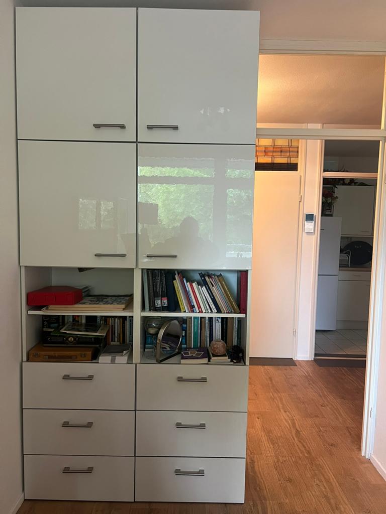 Witte kast met veel opbergruimte, zo goed als nieuw, Huis en Inrichting, Kasten | Boekenkasten, Ophalen, 100 tot 150 cm, 200 cm of meer