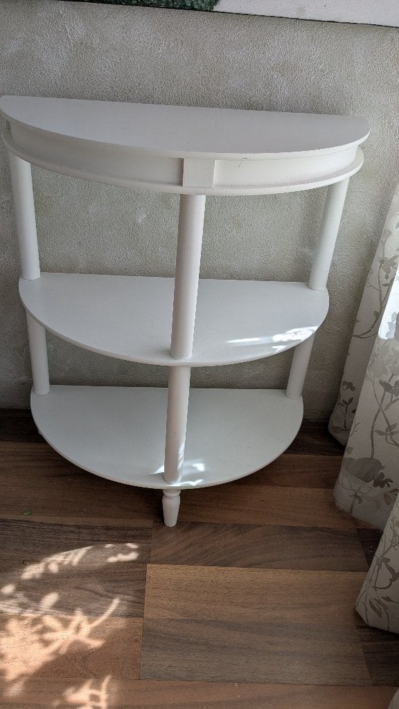witte halfronde sidetable met plankjes, Ophalen, 50 tot 100 cm, Zo goed als nieuw, 25 tot 50 cm