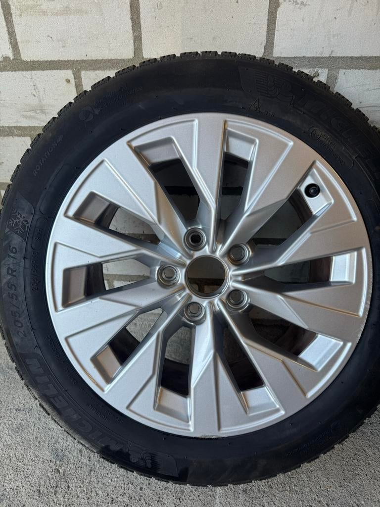 Audi A3 8Y Velg met Winterbanden, Auto-onderdelen, Banden en Velgen, Ophalen, Gebruikt, 16 inch, .