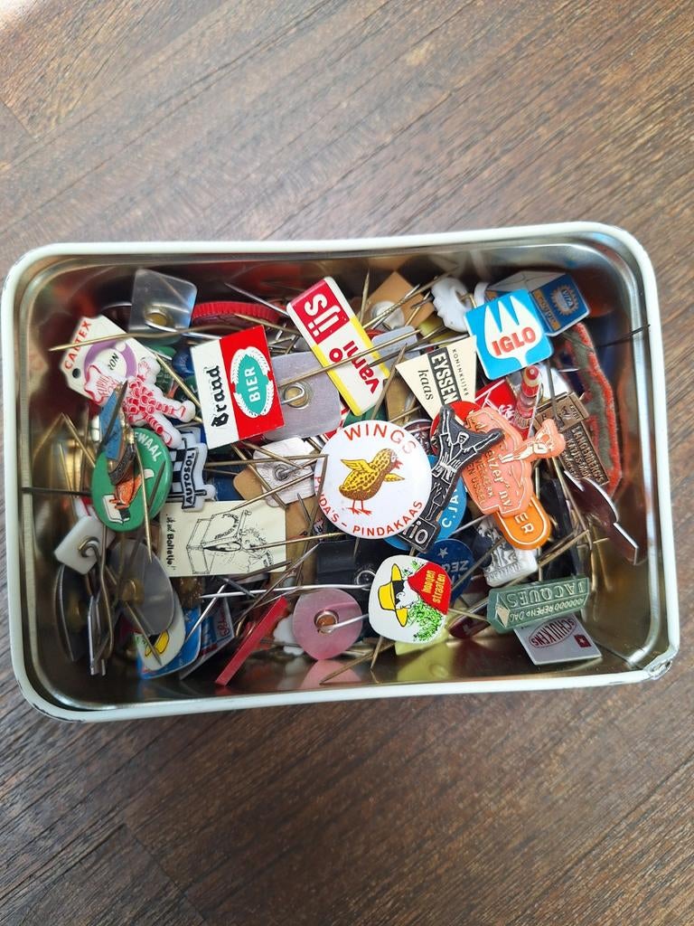 Grote verzameling vintage speldjes en pins, Verzamelen, Speldjes, Pins en Buttons, Ophalen of Verzenden, Gebruikt, Merk, Speldje of Pin
