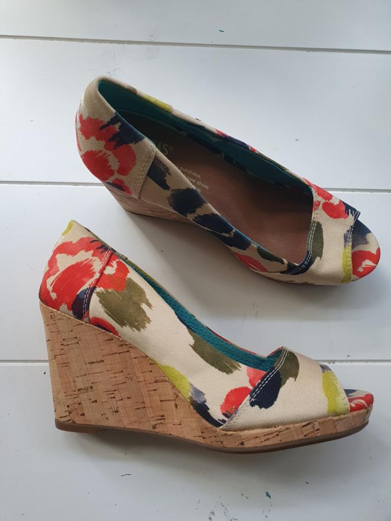 TOMS nieuwe espadrilles - Maat W7 (37.5), Overige kleuren, Ophalen of Verzenden, TOMS, Espadrilles of Moccasins