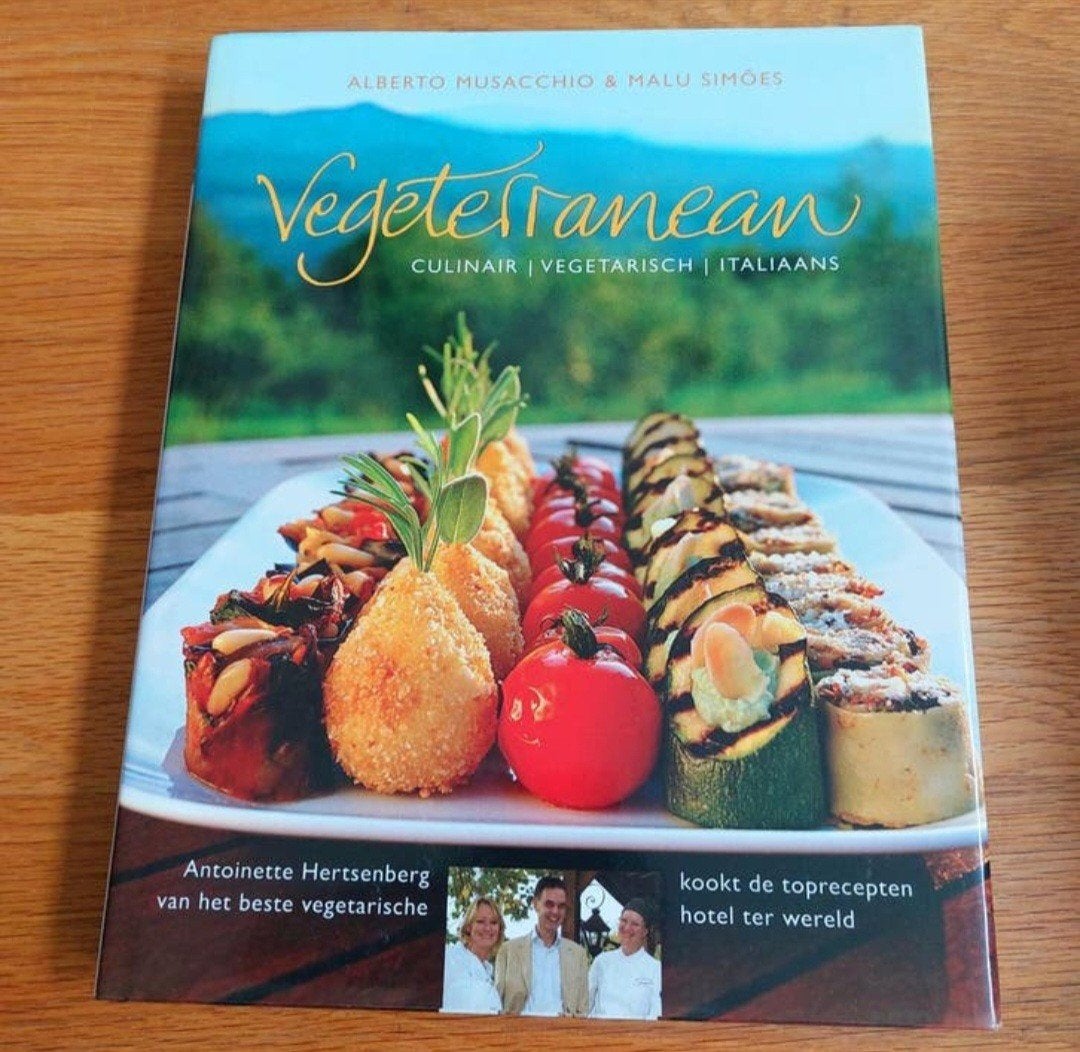 Vegeterranean: Culinair Vegetarisch Italiaans Kookboek, Italië, Hoofdgerechten, Gezond koken, Ophalen of Verzenden