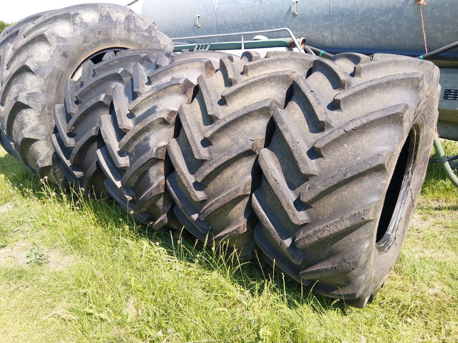 2 sets michelin 600 65 28 99%, Ophalen