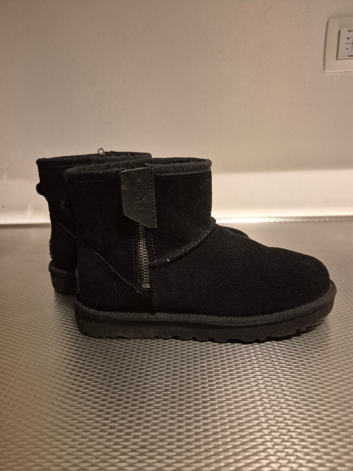 Zwarte UGG laarzen met rits - Maat 37, UGG, Zwart, Lage of Enkellaarzen, Ophalen of Verzenden