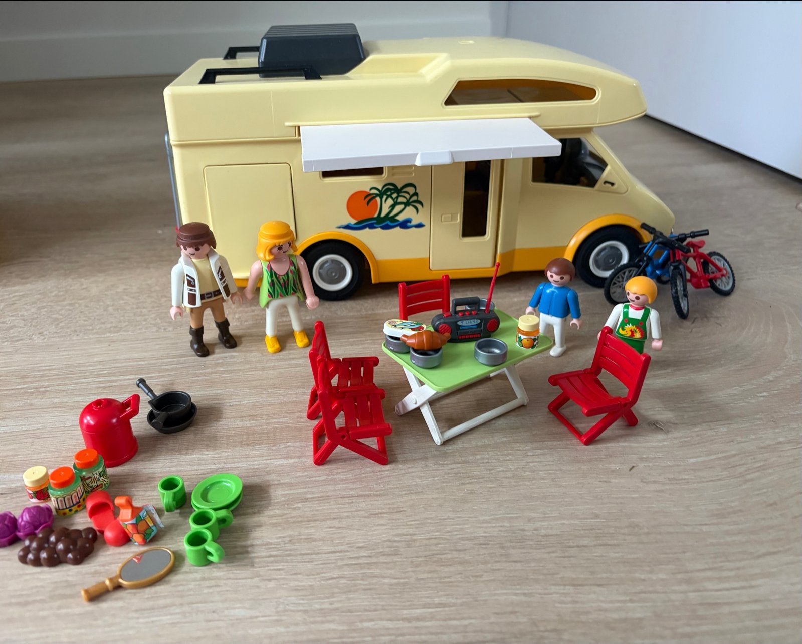 Playmobil Camper 3647 met accessoires en figuren, Gebruikt, Complete set, Voertuig, Ophalen of Verzenden