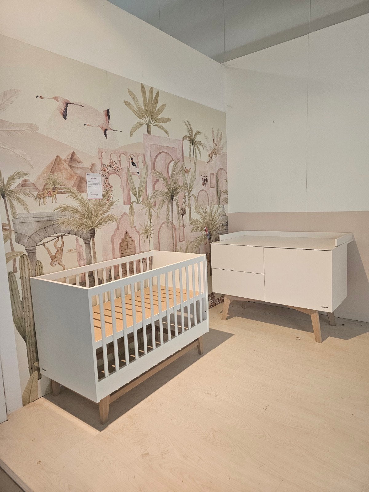 Kidsmill Noud 60x120, Sixties commode met bladvergroter, wit, Ophalen, Zo goed als nieuw, Jongetje of Meisje