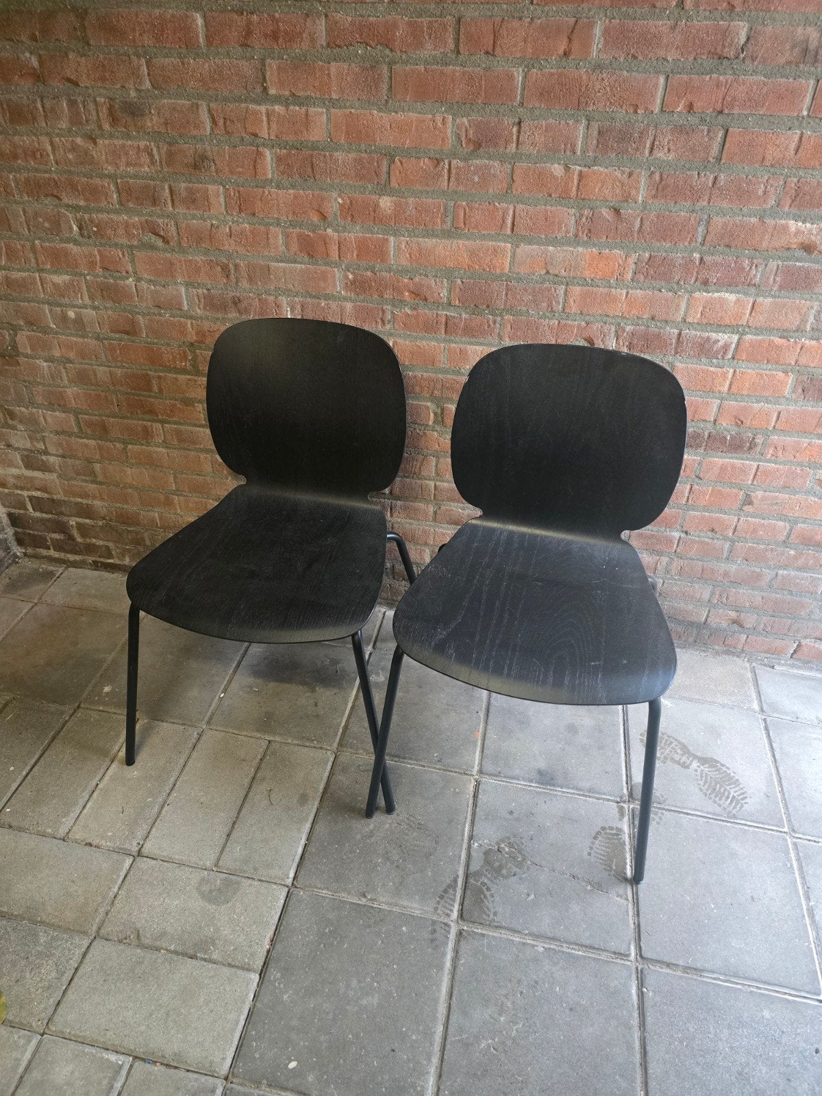Zwarte IKEA stoelen, stapelbaar, lichte beschadiging, Ophalen, Gebruikt, Twee, Zwart