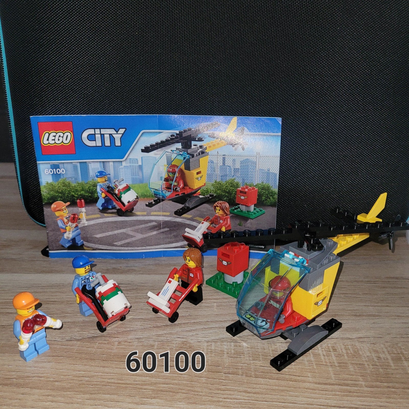 Lego City 60100 Vliegveld Starter Set met Helikopter, City, Lego, Ophalen of Verzenden, Zo goed als nieuw