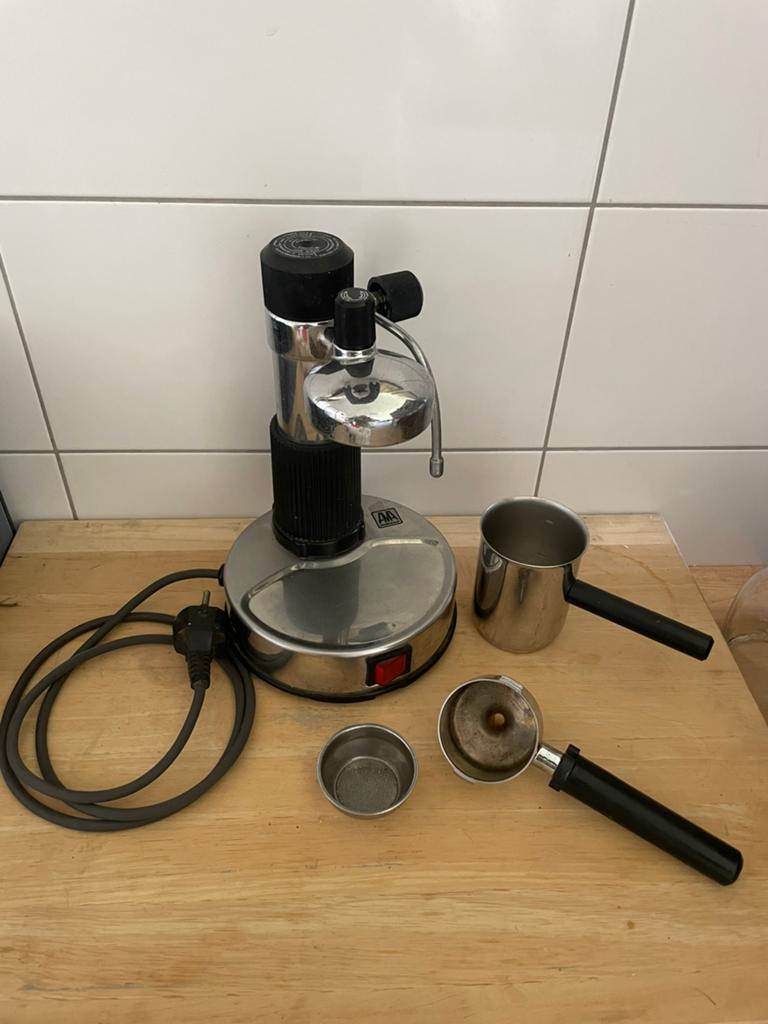 Vintage AMA Milano Italiaans Design Espressomachine, Witgoed en Apparatuur, Koffiezetapparaten, Gebruikt, Espresso apparaat, Gemalen koffie