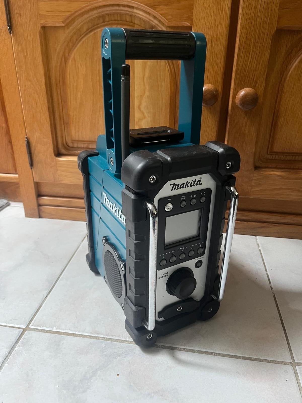 Makita Bouwradio - Robuust en Betrouwbaar, Ophalen, Gebruikt