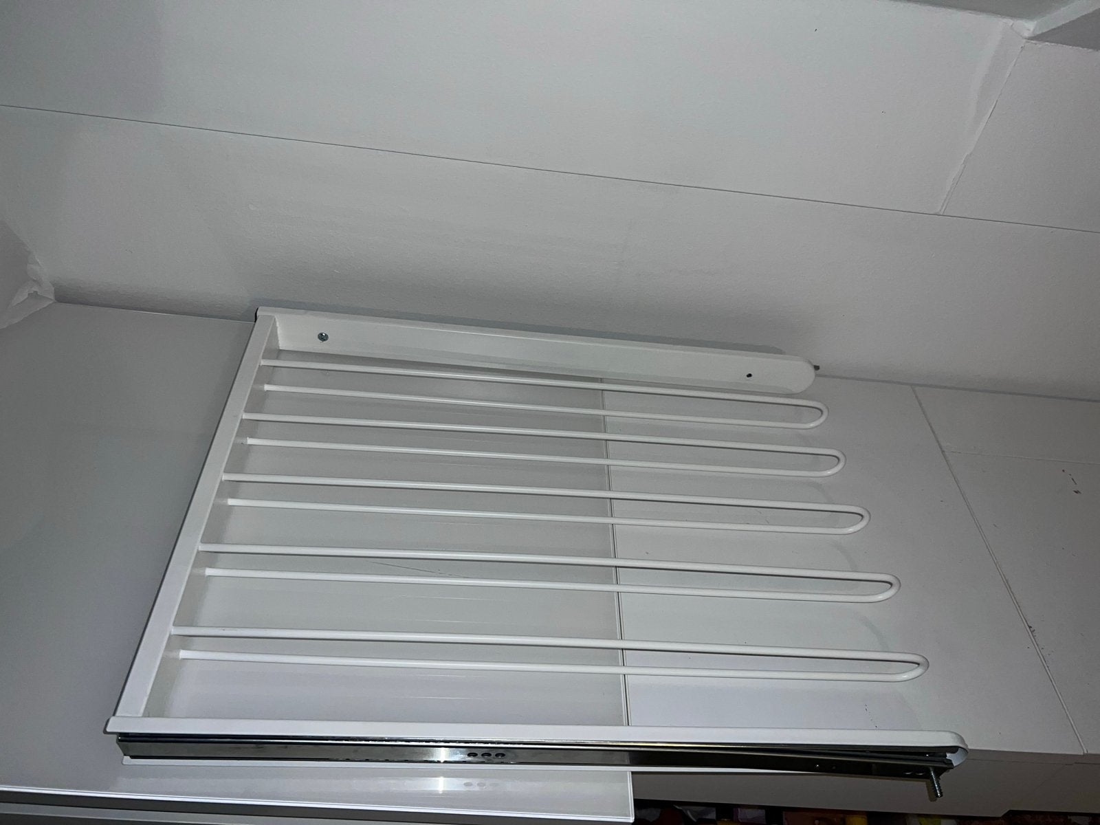 IKEA KOMPLEMENT uittrekbare broekhanger wit (model 21823), Ophalen, Gebruikt, Metaal