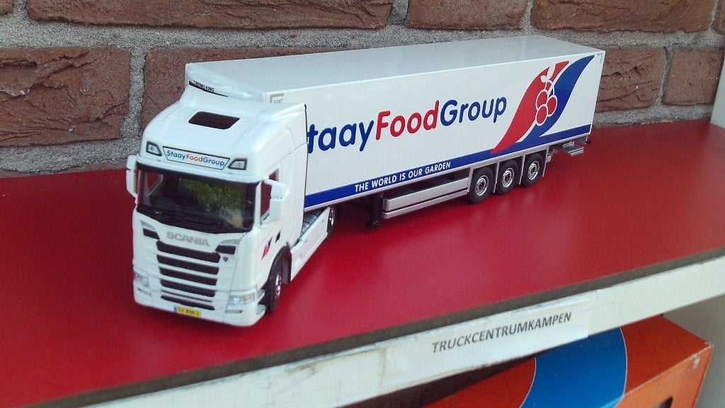Scania  met  koeloplegger  van   Staay  Food  Group.