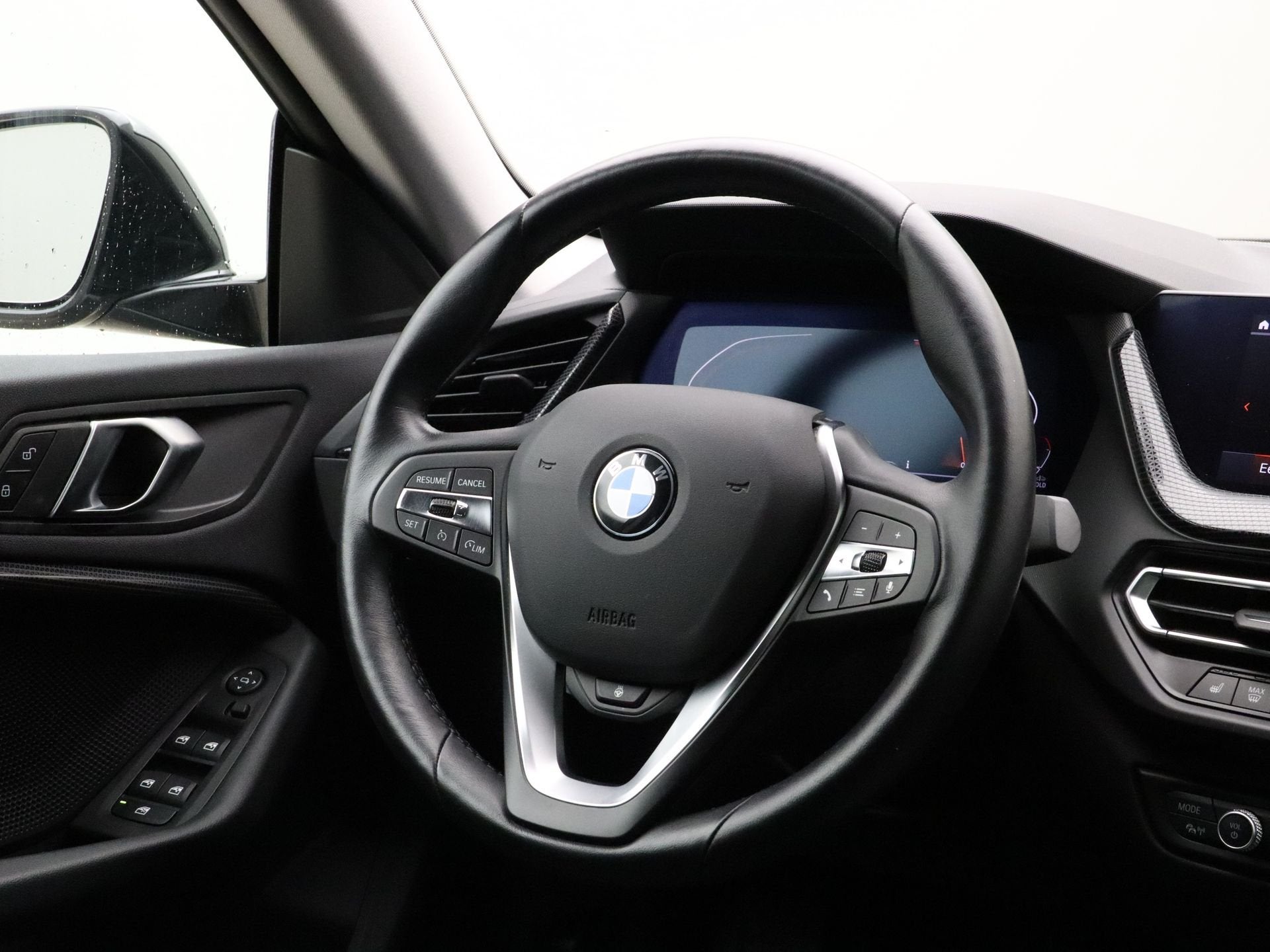 BMW 2 Serie 218i Sport Line (bj 2023, automaat), Auto's, Dealer onderhouden, Gebruikt, Euro 6, 1350 kg