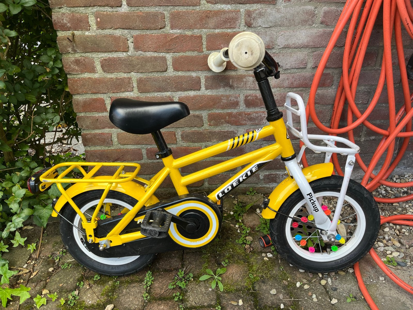 Loekie Pickup kinderfiets geel - 12 inch, Ophalen, Terugtraprem, Zijwieltjes, Gebruikt