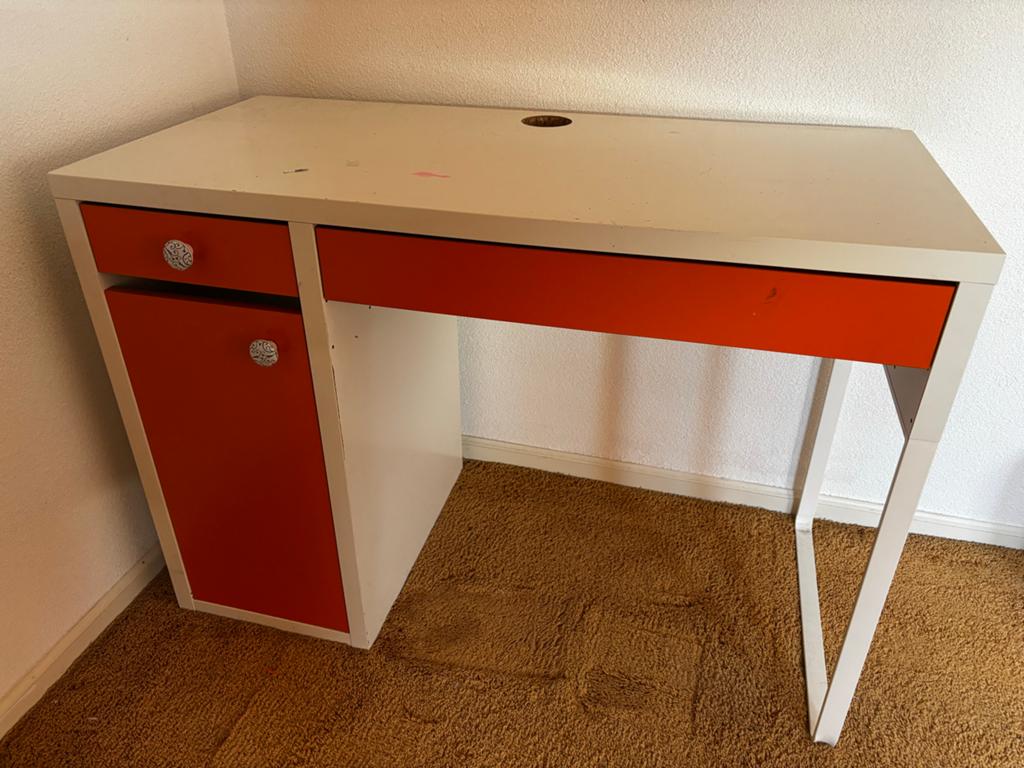 Bureau wit met oranje lades - Gebruikt, Ophalen, Overige typen, Gebruikt, Met lades