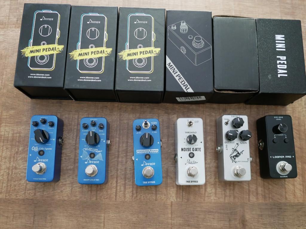 Pedal Board met diverse effectpedaaltjes, Muziek en Instrumenten, Effecten, Zo goed als nieuw, Chorus, Delay of Echo, Distortion, Overdrive of Fuzz