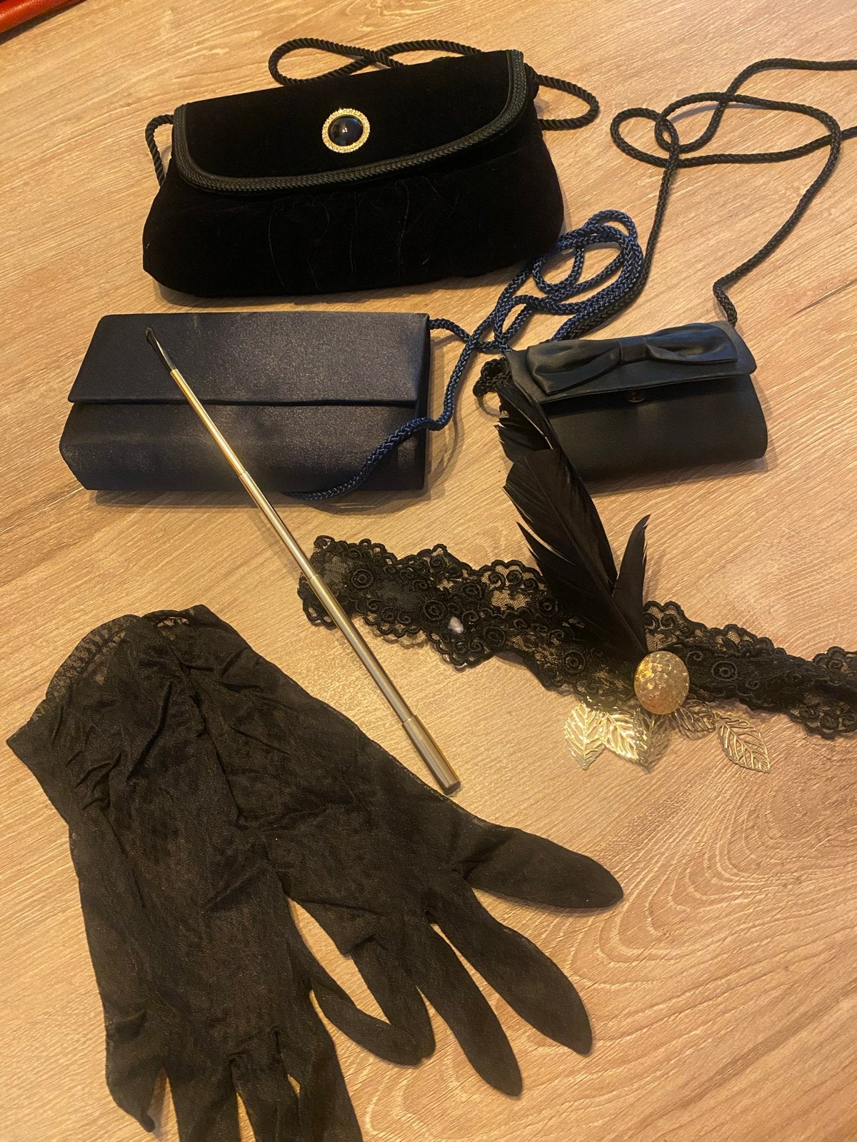 Charleston accessoires set: 3 tasjes, handschoenen, haarband, Ophalen, Gedragen