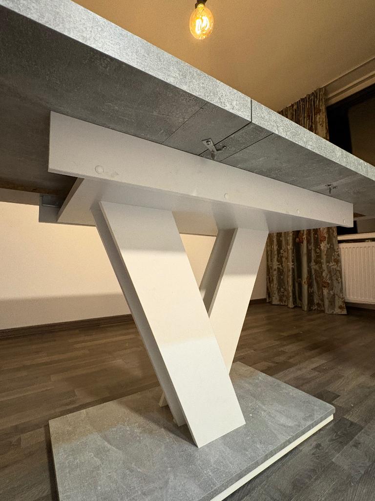 Extendable grey dining table with 4 chairs, Ophalen, Gebruikt, 50 tot 100 cm, 150 tot 200 cm