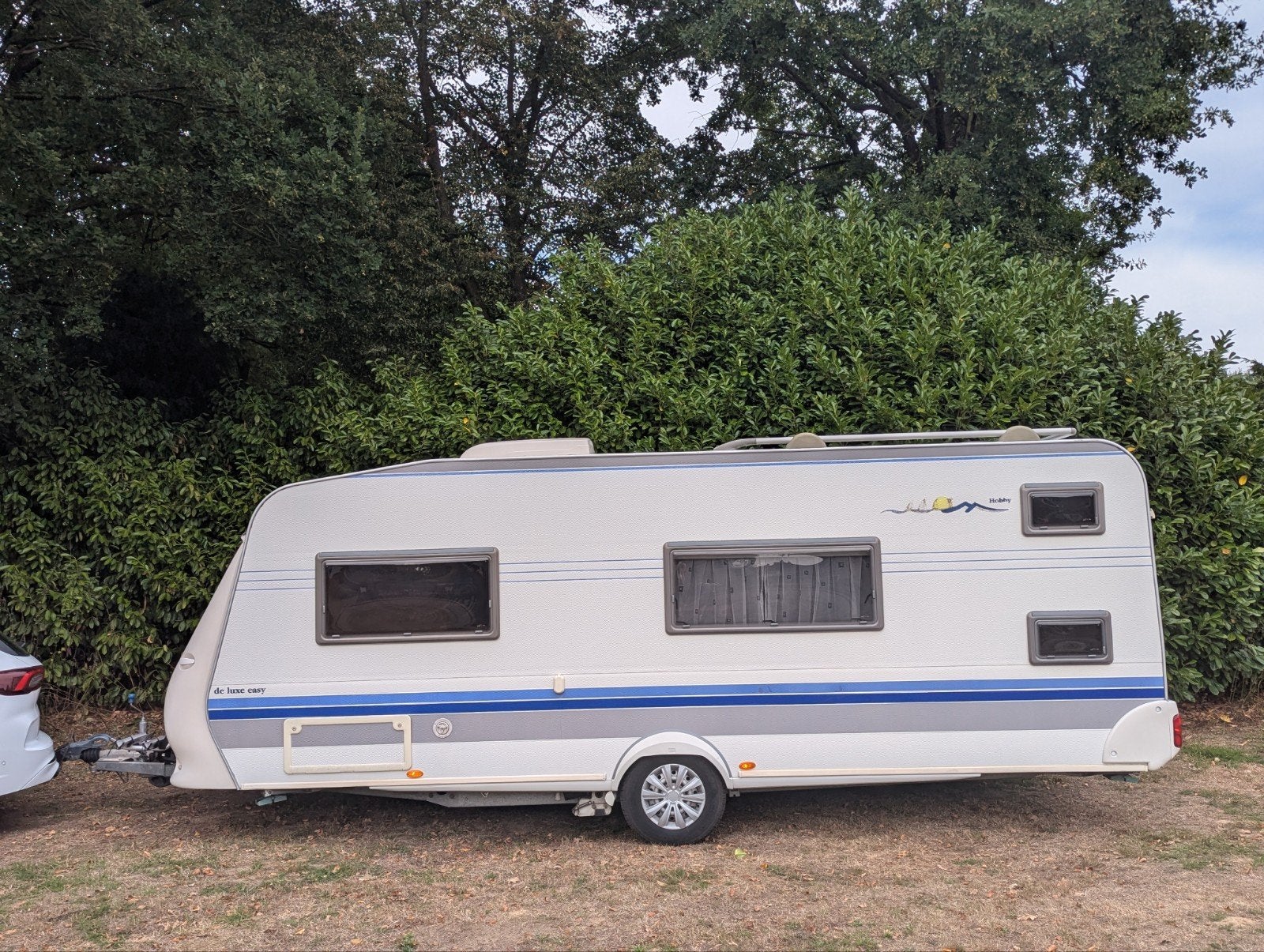 Hobby 560 KMFE  Airco Mover Stapelbed, Frans bed en Luifel, Rondzit, Hobby, Schokbreker, Particulier