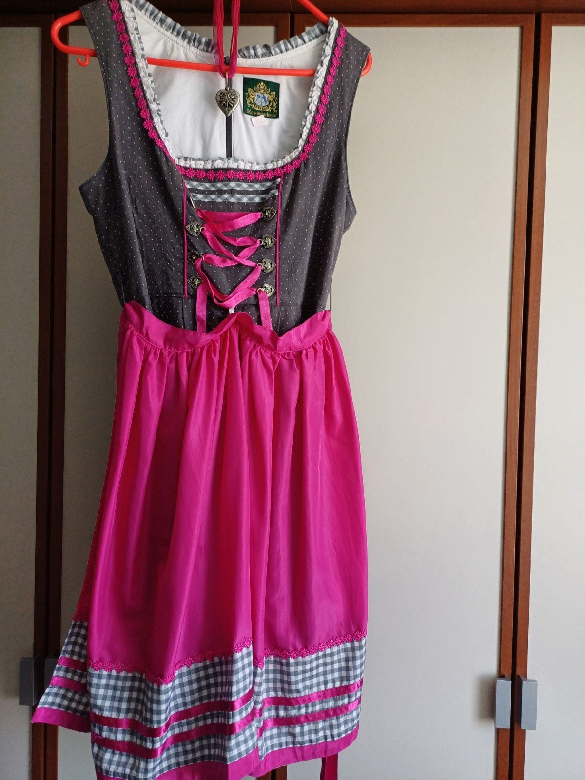 Dirndl maat 40 met bijpassende ketting, Maat 38/40 (M), Overige kleuren, Ophalen of Verzenden, Zo goed als nieuw