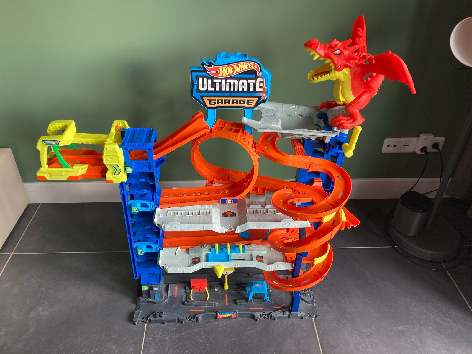 Hot Wheels Ultimate Garage met draak, Ophalen, Racebaan, Zo goed als nieuw, Hot Wheels