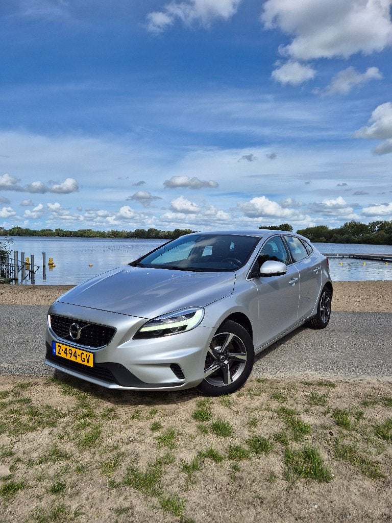 Volvo V40 2.0 T2 122PK 2018 Grijs, Auto's, Voorwielaandrijving, Zwart, 4 cilinders, 122 pk