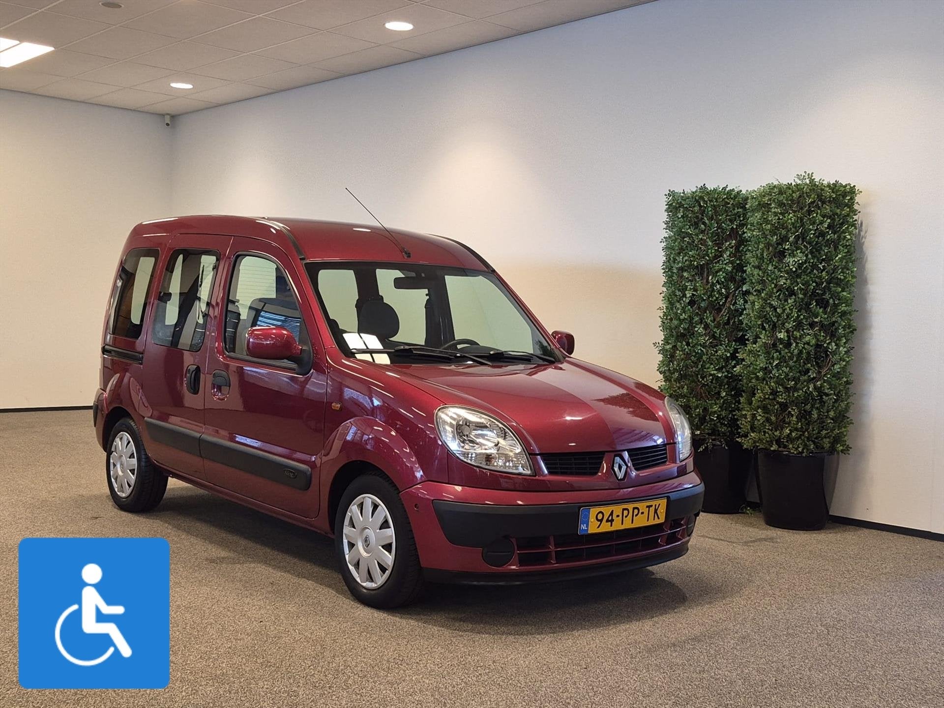 Renault Kangoo Rolstoelauto 3+1 Incl draaistoel (airco), Auto's, 13 km/l, 12 maanden, Stof, Origineel Nederlands