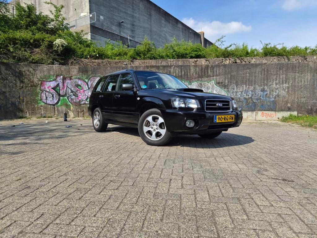 Subaru Forester 2.0 XT AUT 2005 Zwart, Auto's, 4 cilinders, 2000 kg, Zwart, 75 €/maand