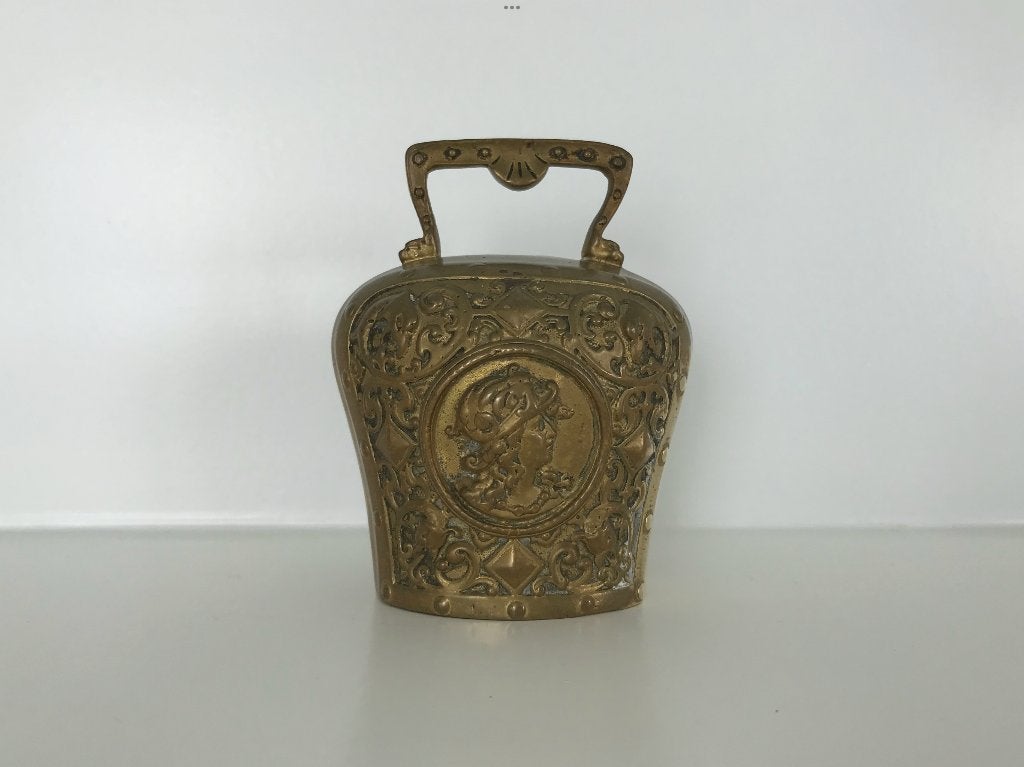Mooie zware ( +/- 500 gr )  messing koperen bel relief, Antiek en Kunst, Antiek | Koper en Brons, Ophalen of Verzenden, Koper