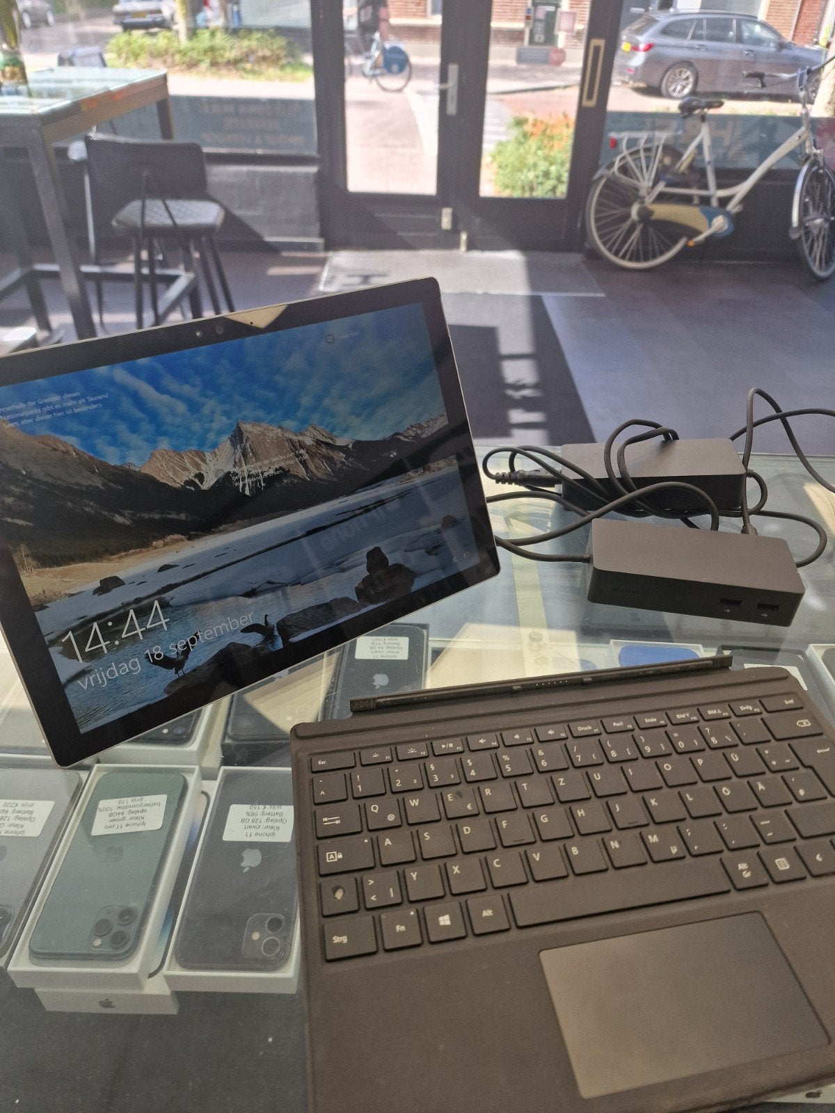 Microsoft Surface PRO 4, Computers en Software, Qwerty, Touchscreen, Ophalen of Verzenden, Zo goed als nieuw