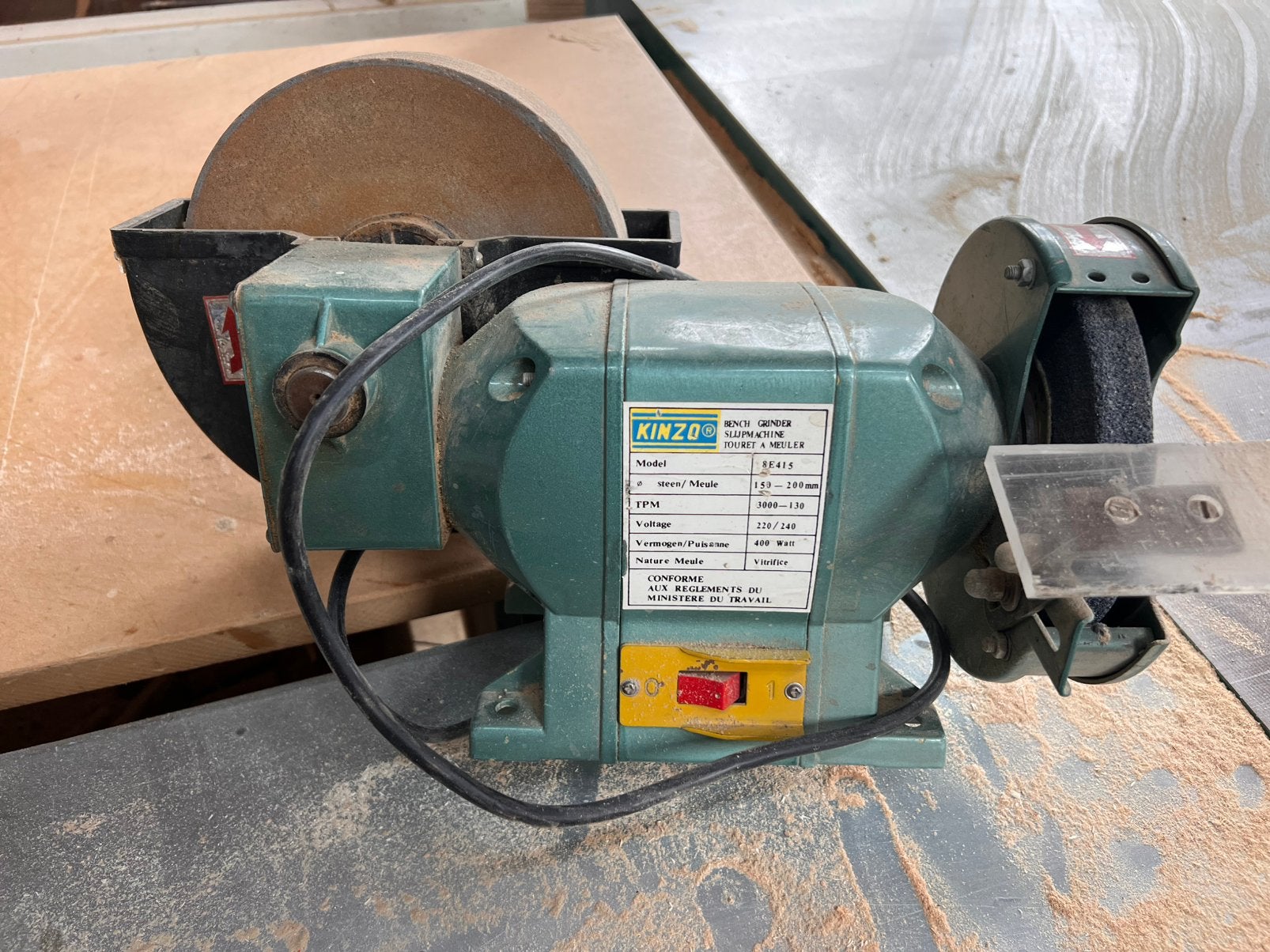 Kinzo werkbank slijpmachine slijp machine 400 watt, Doe-het-zelf en Verbouw, Gereedschap | Slijpmachines, Ophalen of Verzenden