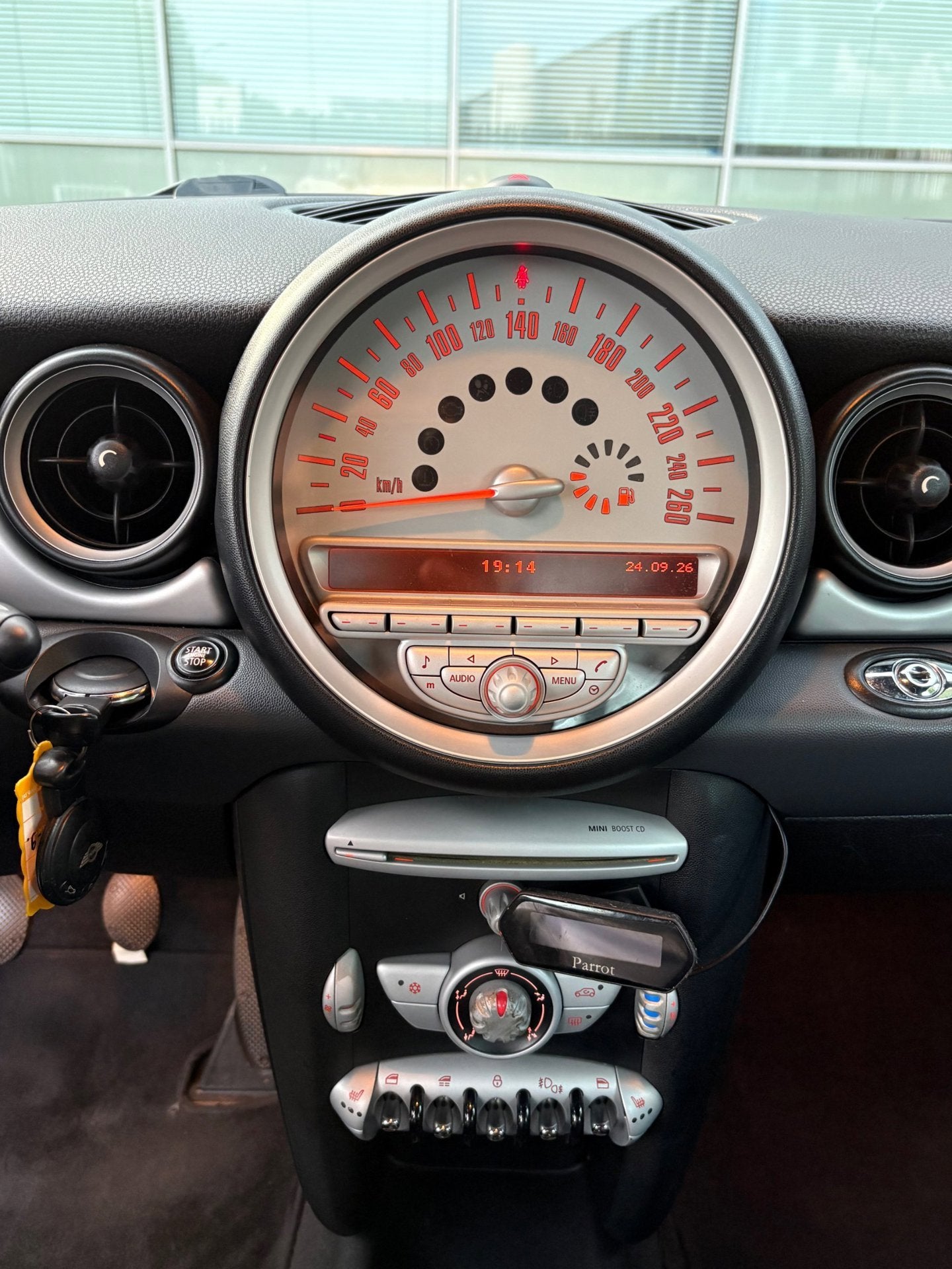 Foto 19 van Mini Cabrio 1.6 Cooper Chili - Cabrio - Cruise - Airco