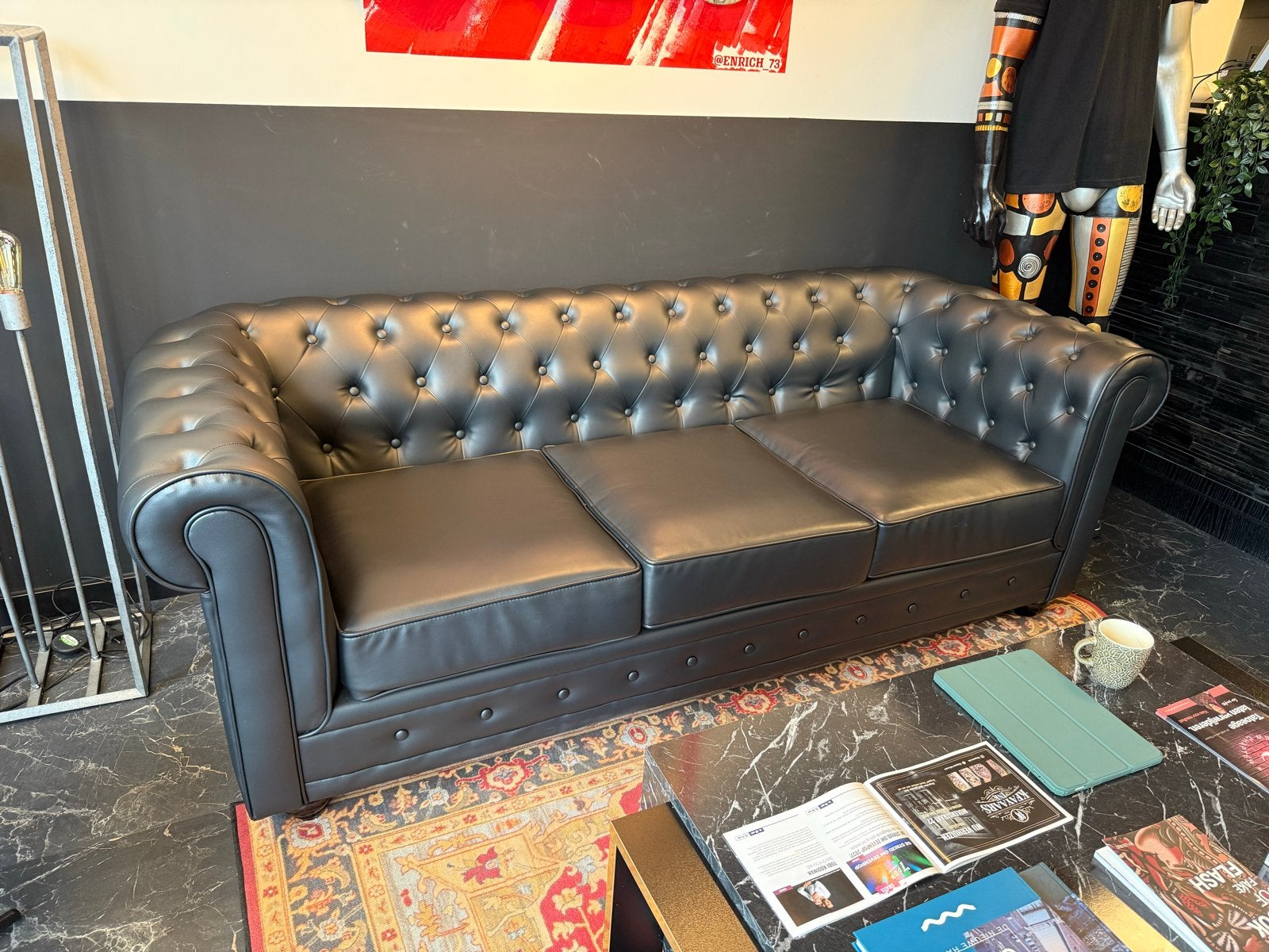 Luxe Zwarte Chesterfield Style Bank - 207cm Lang, Ophalen, Driepersoons, Zo goed als nieuw, Rechte bank