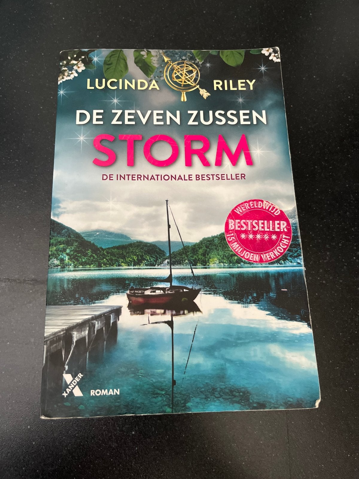 De Zeven Zussen - Storm (Lucinda Riley) deel 2, Boeken, Ophalen of Verzenden, Gelezen, Nederland