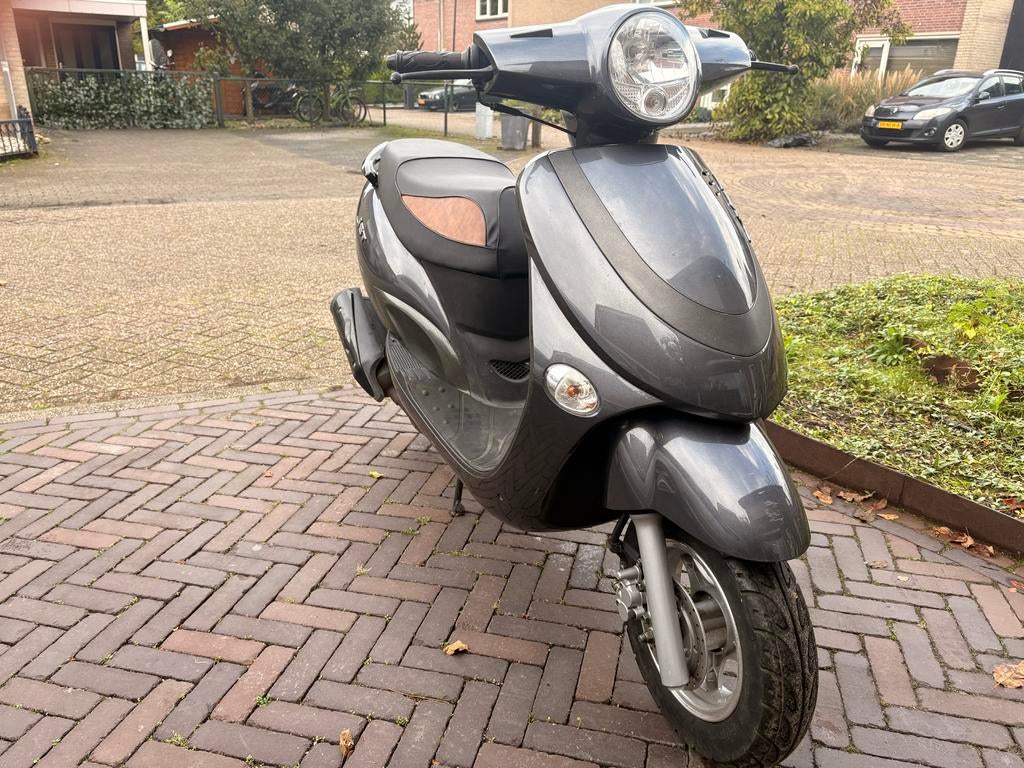 Killlerbee Jet scooter - Grijs, goede staat, Fietsen en Brommers, Snorfietsen en Snorscooters, Ophalen of Verzenden, Gebruikt