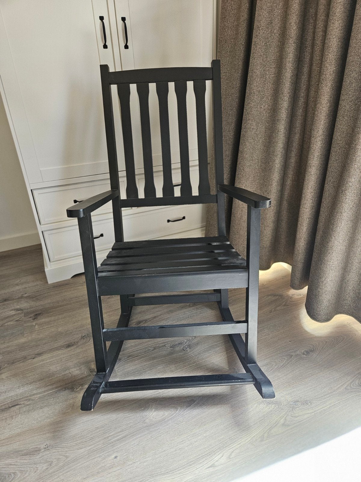 Zwarte houten schommelstoel, Ophalen, Gebruikt, Zwart, Hout