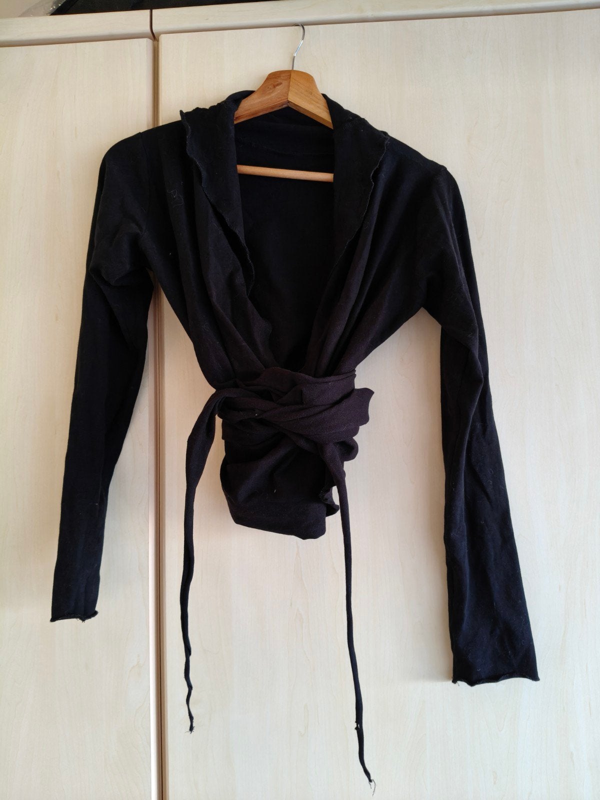 The Two Sisters wikkeltop wikkelvest zwart one size, Kleding | Dames, Zwart, Ophalen of Verzenden, Zo goed als nieuw, Lange mouw