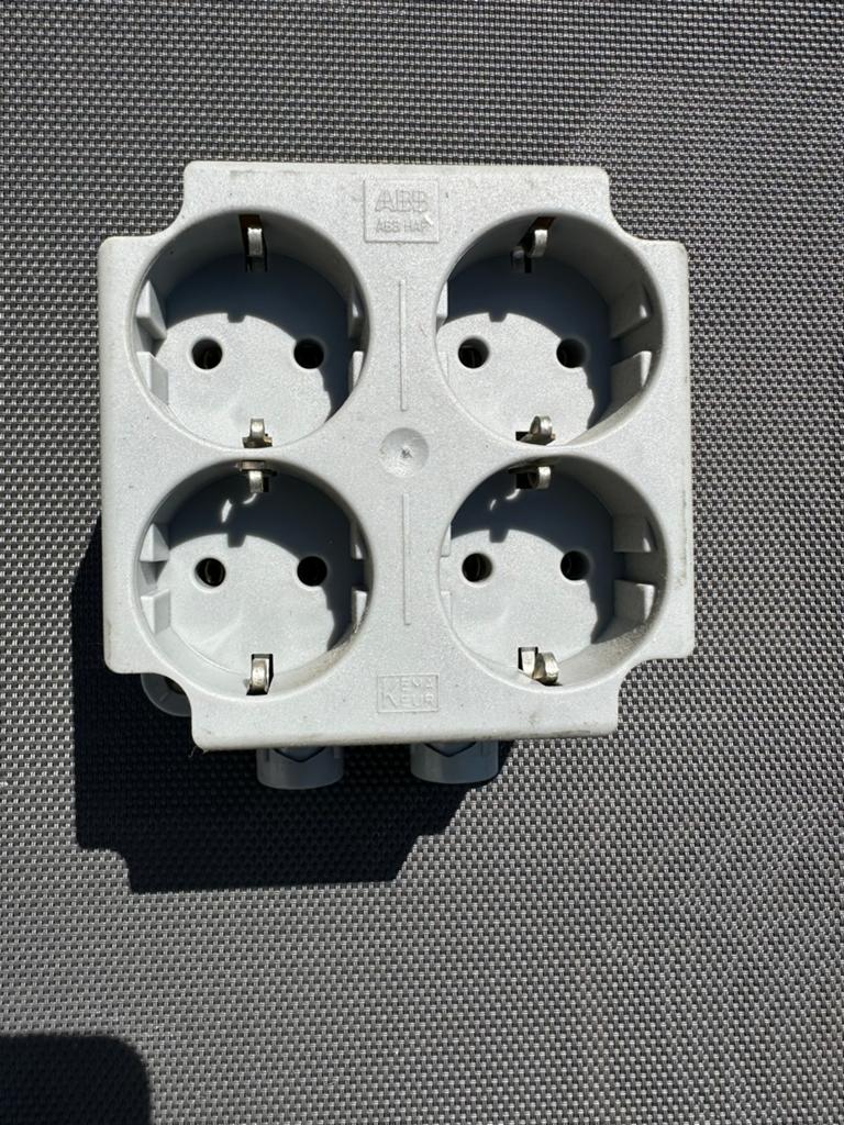 ABB Stopcontactdoos 4-voudig - Gebruikt in zeer goede staat, Doe-het-zelf en Verbouw, Elektra en Kabels, Ophalen of Verzenden