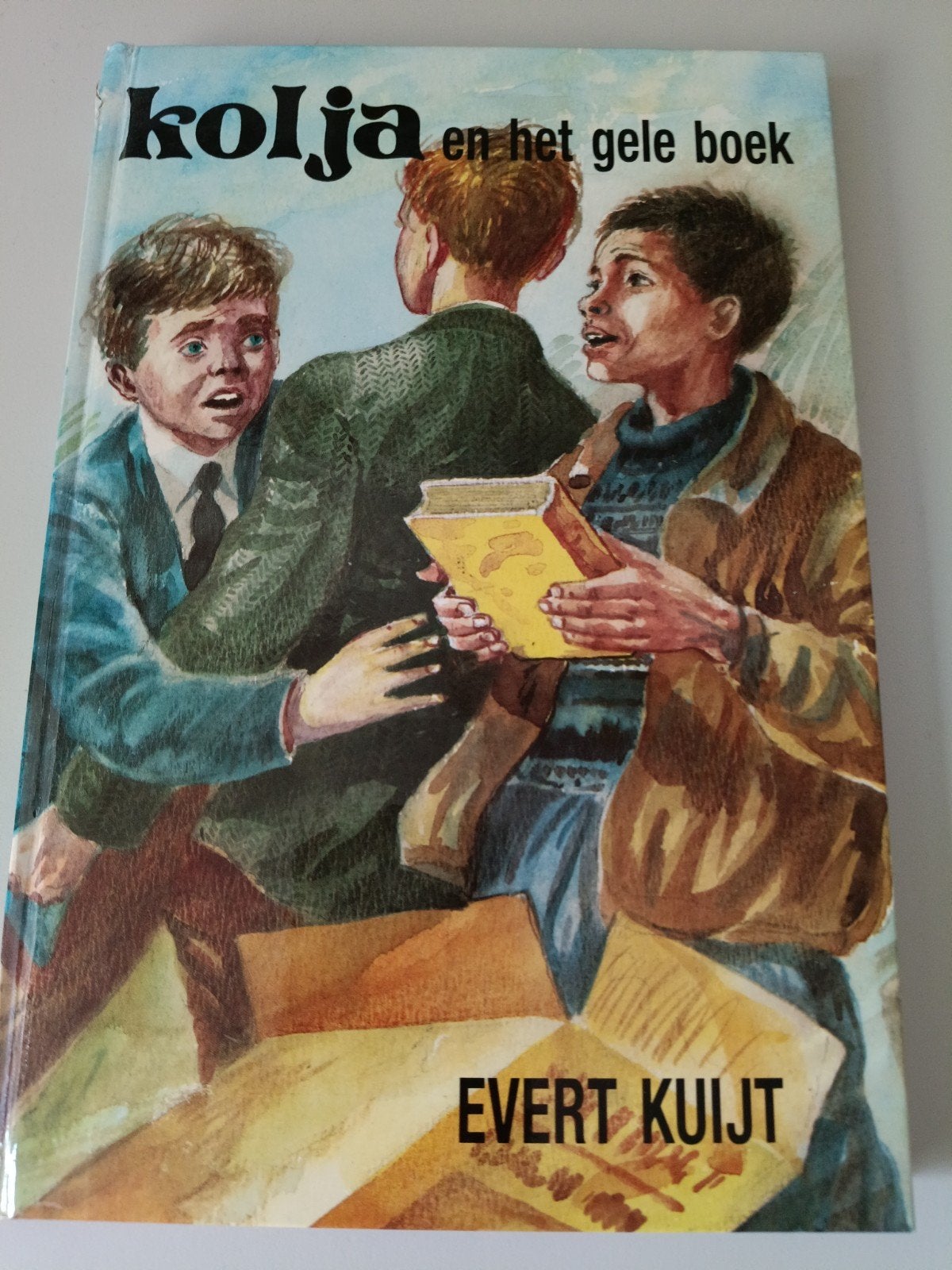 Kolja en het gele boek - Evert Kuijt (Jeugdboek), Ophalen of Verzenden, Gelezen, Evert Kuijt, Fictie algemeen