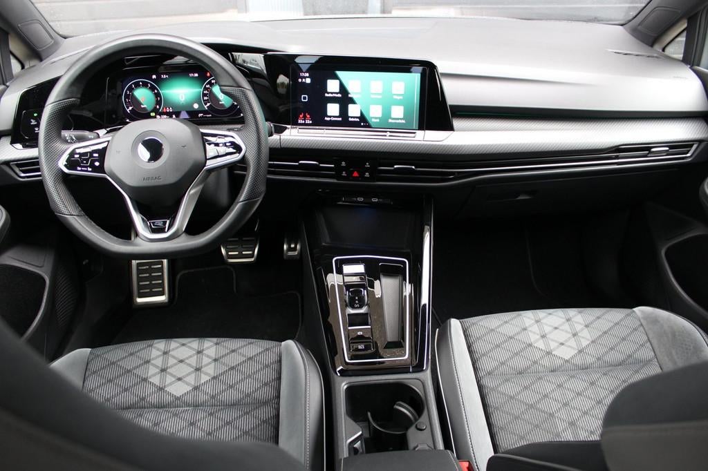 Volkswagen Golf 1.5 eTSI 3x R-Line | Panoramadak | IQ Light, Auto's, 1498 cc, Zwart, 4 cilinders, 150 pk