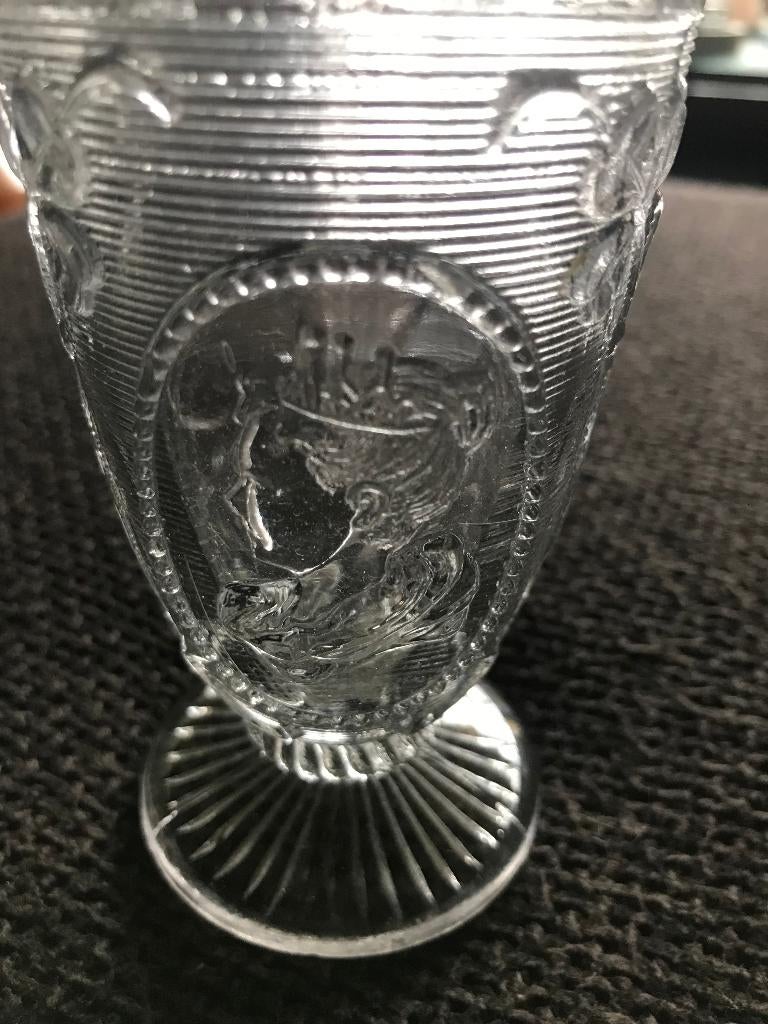 Wilhelmina Antiek Geperst Mosterdglas Kristal C.A 1898., Antiek en Kunst, Antiek | Glas en Kristal, Ophalen of Verzenden