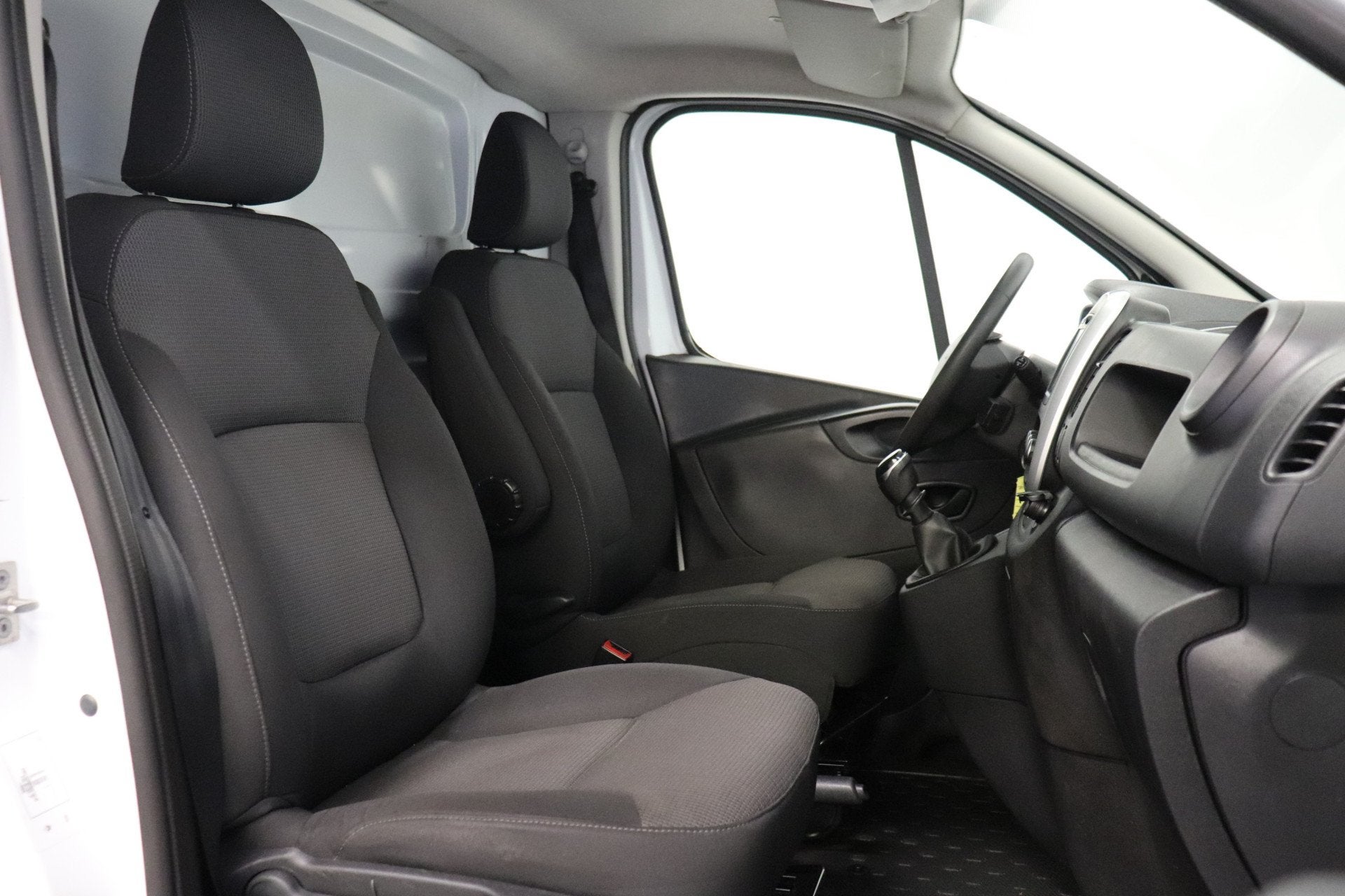 Renault Trafic 2.0 dCi 120PK - EURO 6 - Airco - Navi - Cruis, Auto's, Voorwielaandrijving, Parkeersensor, Stof, Gebruikt