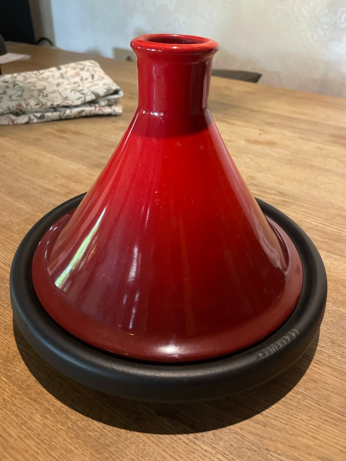 Le Creuset Tajine - Rood - 32 cm, Ophalen, Gebruikt, Gietijzer, Met deksel