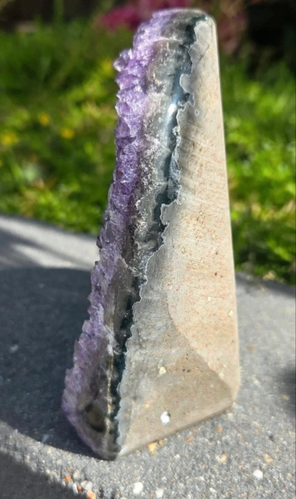 Prachtige Amethist Geode - 690g, 13cm hoog, Sieraden, Tassen en Uiterlijk, Edelstenen, Ophalen of Verzenden, Zo goed als nieuw