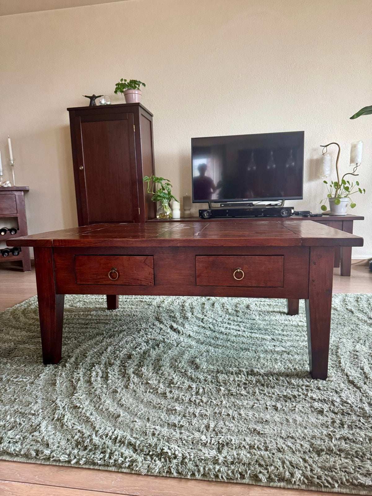 Massief houten kast en salontafel set, Ophalen, Gebruikt, 50 tot 100 cm, Met lade(s)