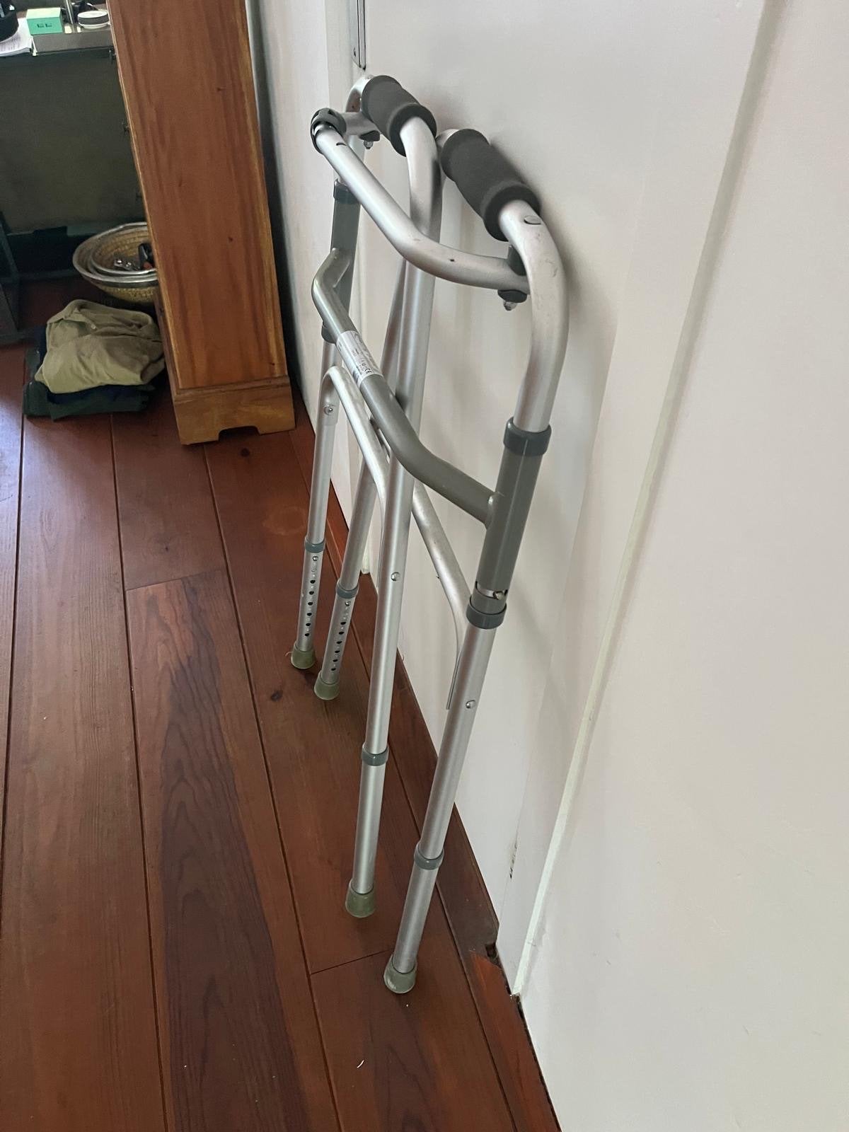 Opvouwbaar/opklapbaar in hoogte verstelbaar looprek, Ophalen, In hoogte verstelbaar