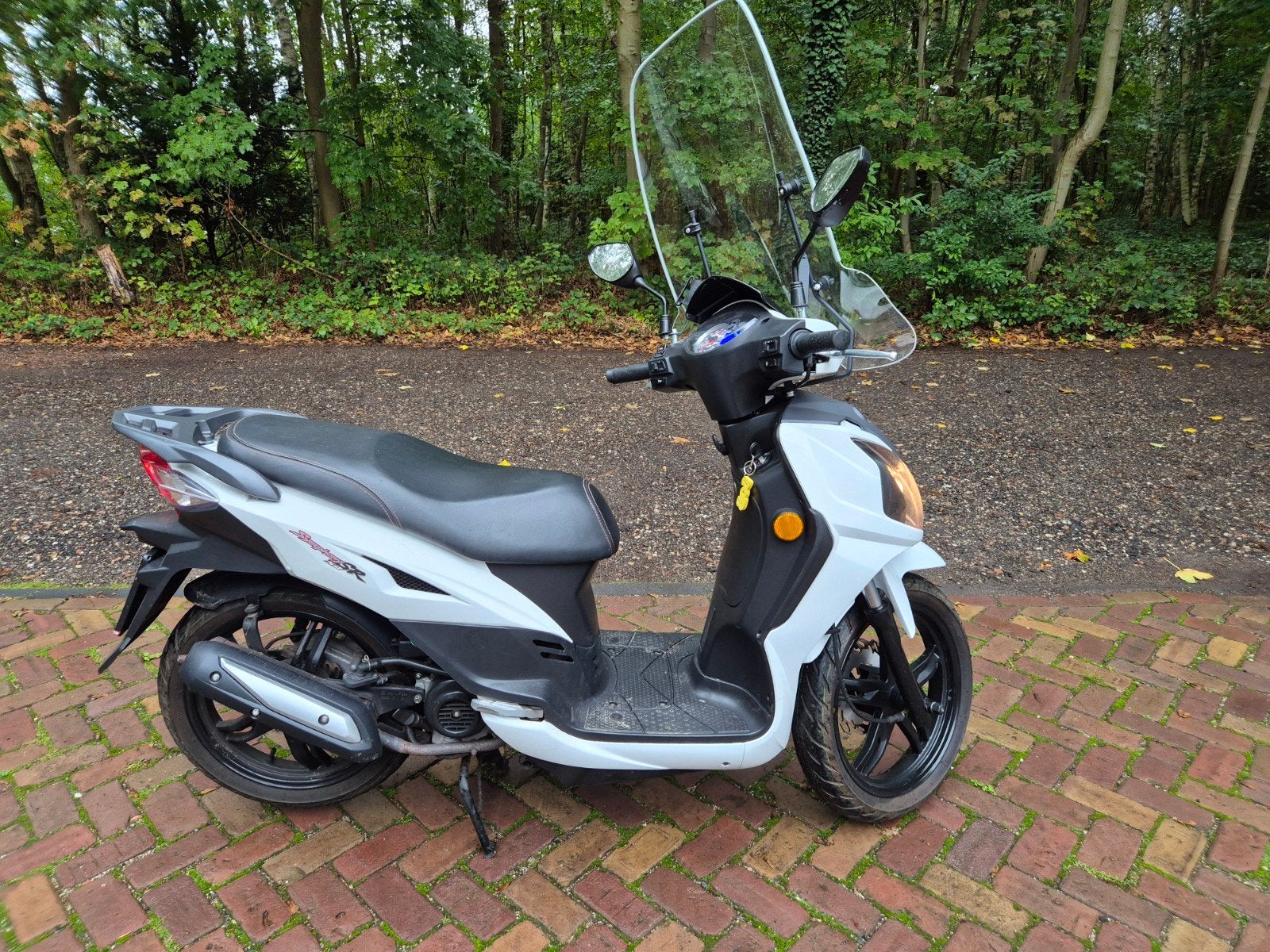 Sym Symphony scooter - Wit - Zo goed als nieuw, Fietsen en Brommers, Ophalen, Overige modellen, Maximaal 45 km/u, Zo goed als nieuw